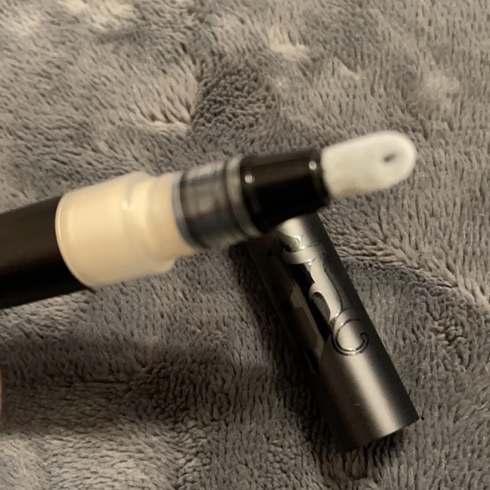 KVD Metal Crush Liquid Highlighter Helix - Picture 5 of 5